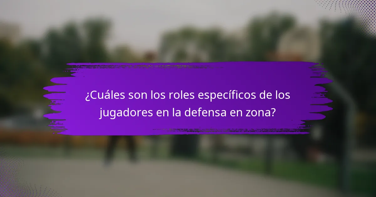 ¿Cuáles son los roles específicos de los jugadores en la defensa en zona?